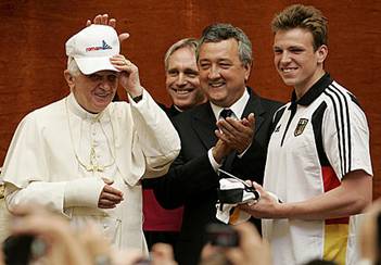 46759-Italy_Pope_Swimming_World_Championships_ROM104.jpg